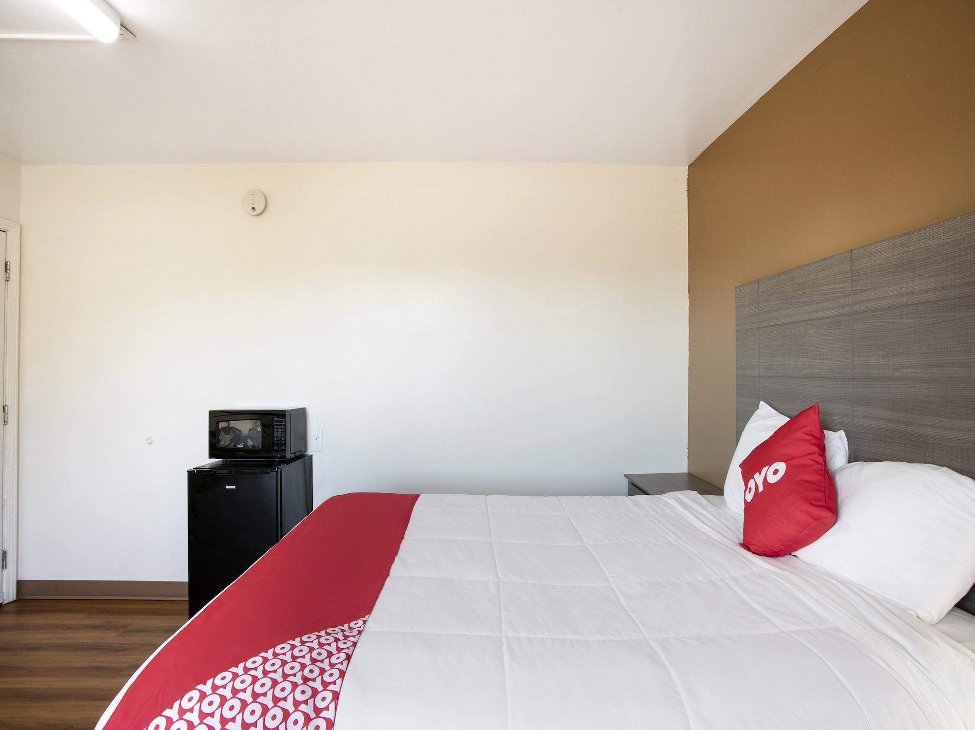 Oyo Hotel Kalama Exterior photo