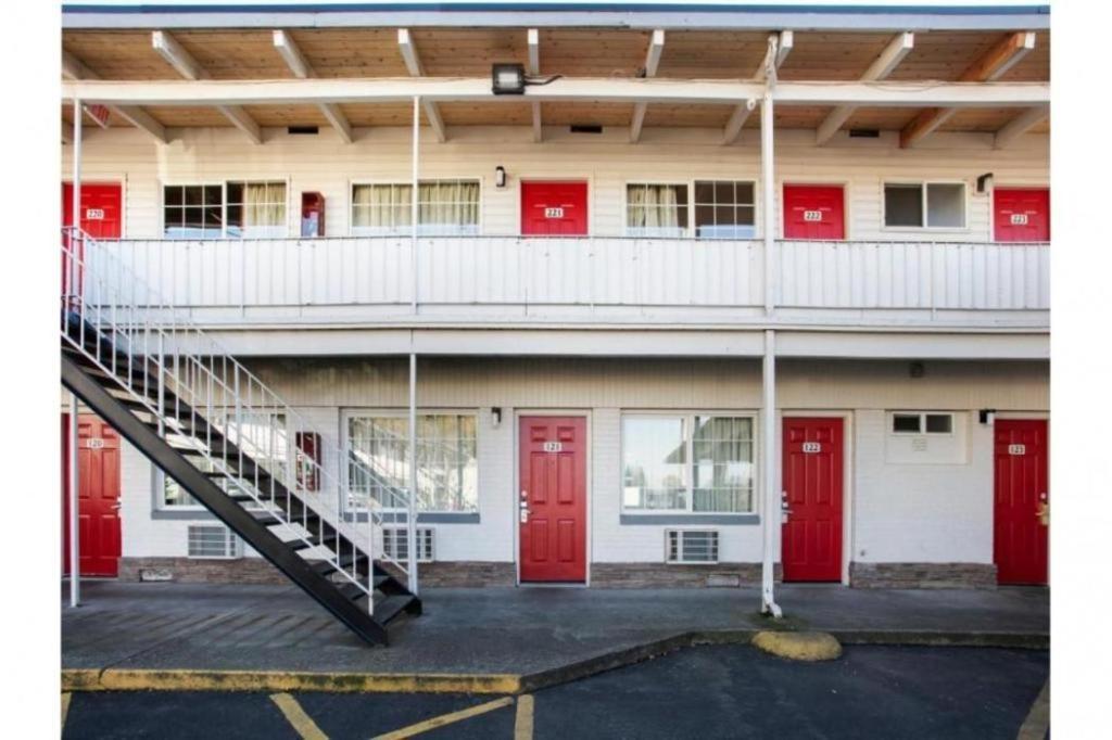 Oyo Hotel Kalama Exterior photo