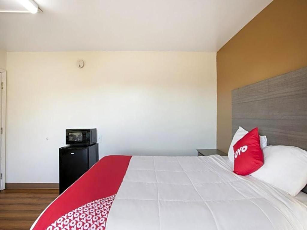 Oyo Hotel Kalama Exterior photo